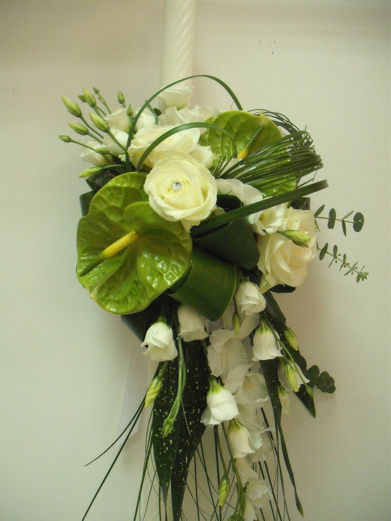 LB 02-180,00 RON-Lumanare botez cu anthurium lisianthus si gladiole