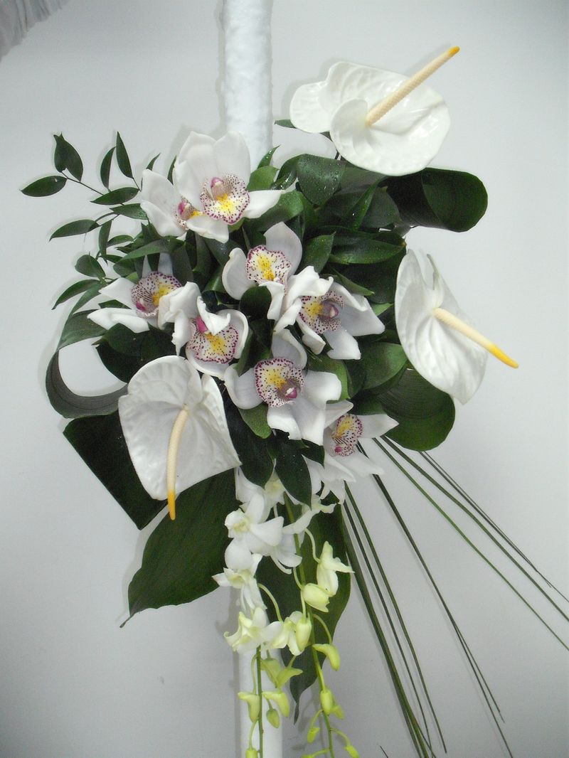 LB 08-250,00 RON-Lumanare botez cu cymbidium si anthurium