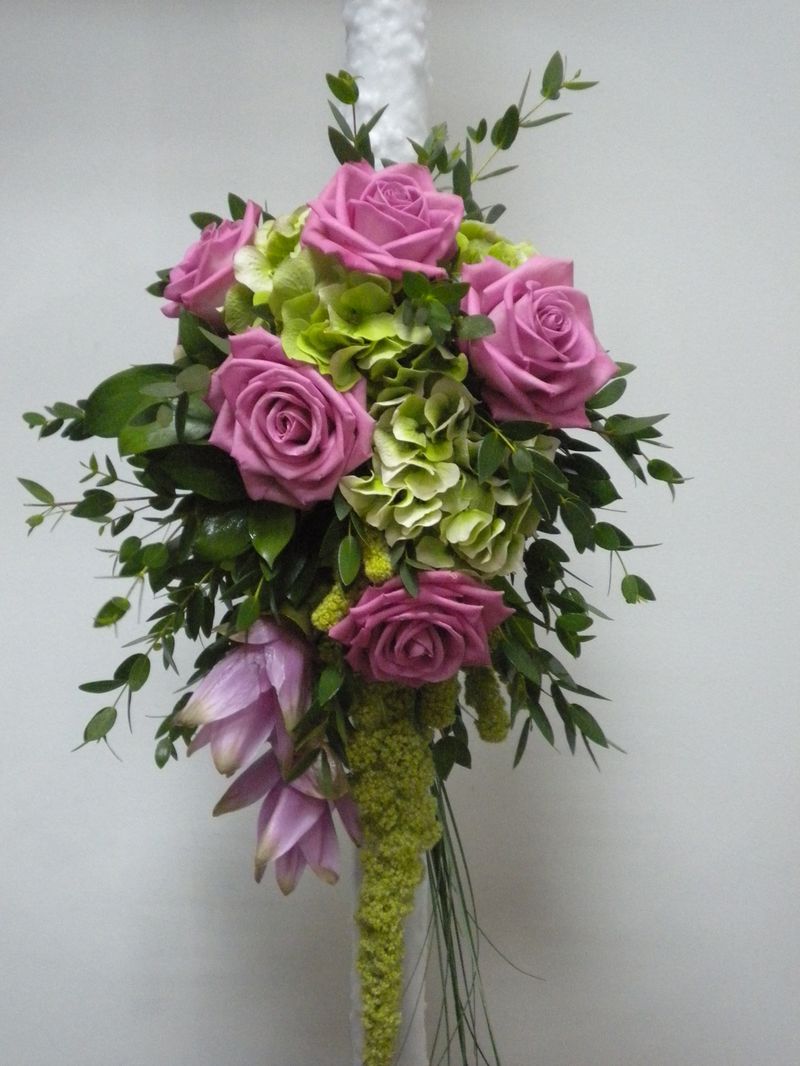 LB 15-260,00 RON-Lumanare botez cu trandafiri hortensie si amaranthus